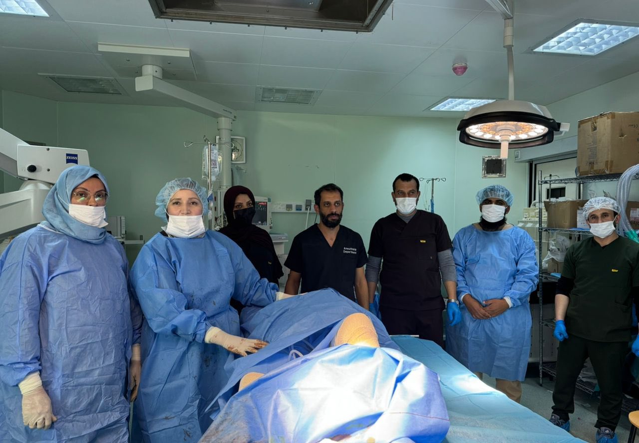 إجراء عملية جراحية دقيقة لاستئصال ورم خبيث بالثدي مع إعادة الترميم - 1